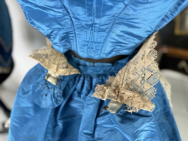 26 antique dress 1860