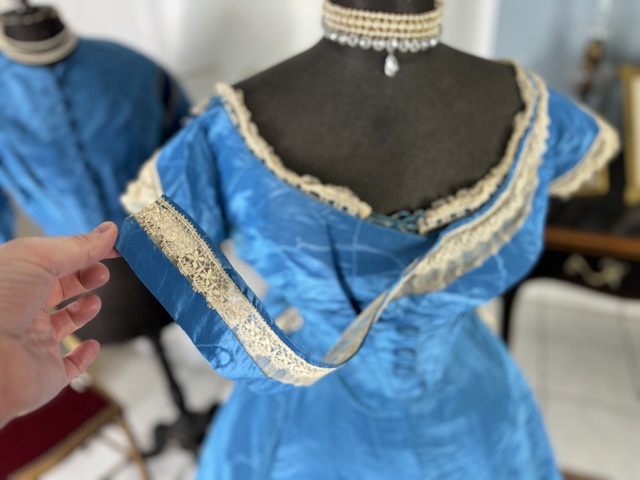 29 antique dress 1860