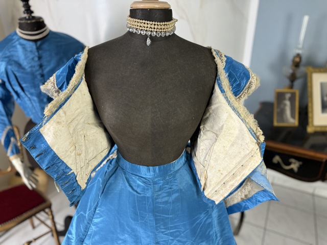 30 antique dress 1860
