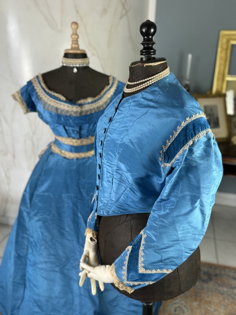 4 antique dress 1860