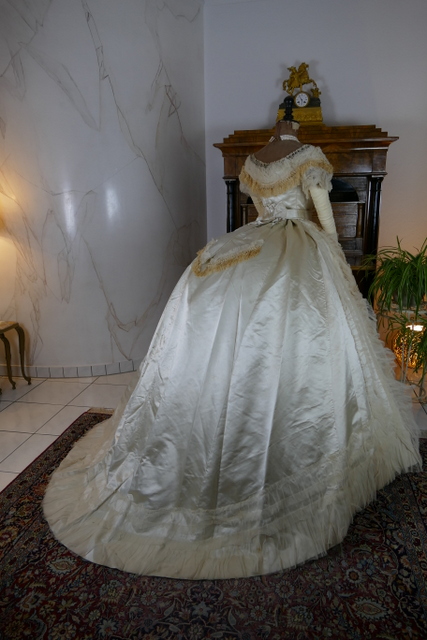 33 antique ball gown 1864