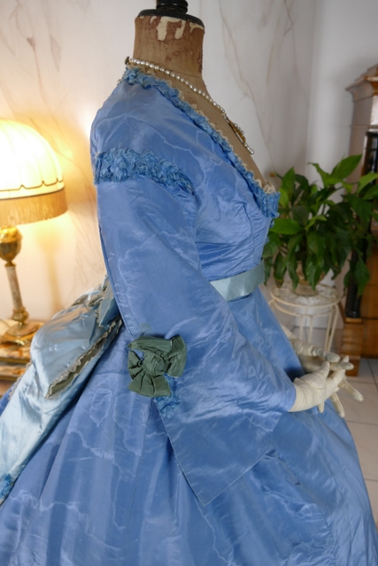 20 antique ball gown 1864