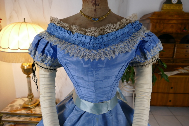 28 antique ball gown 1864