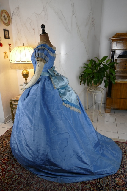 34 antique ball gown 1864
