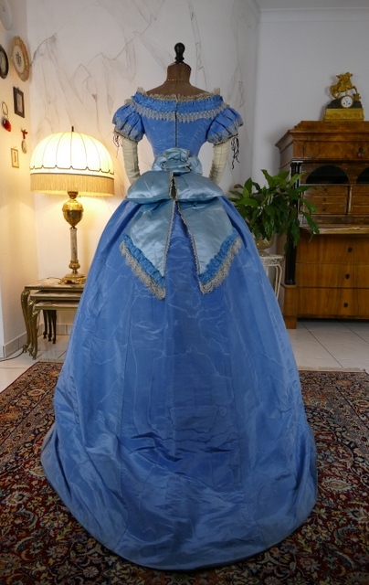 44 antique ball gown 1864