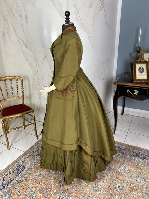 12 antique travel dress 1869
