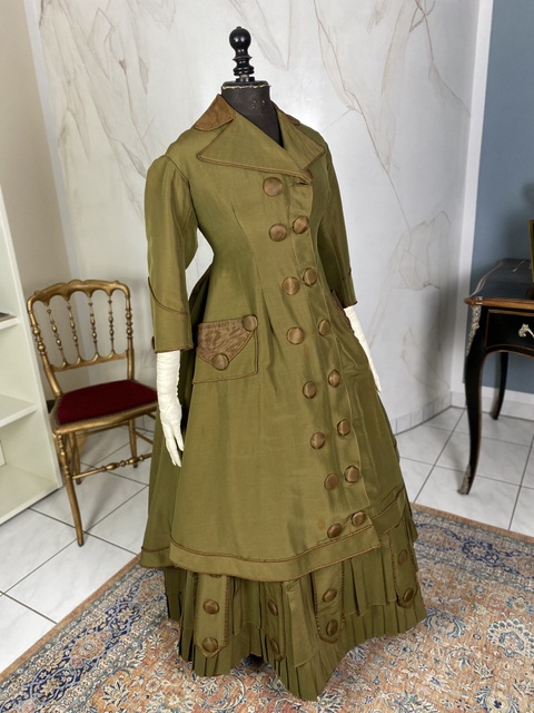22 antique travel dress 1869