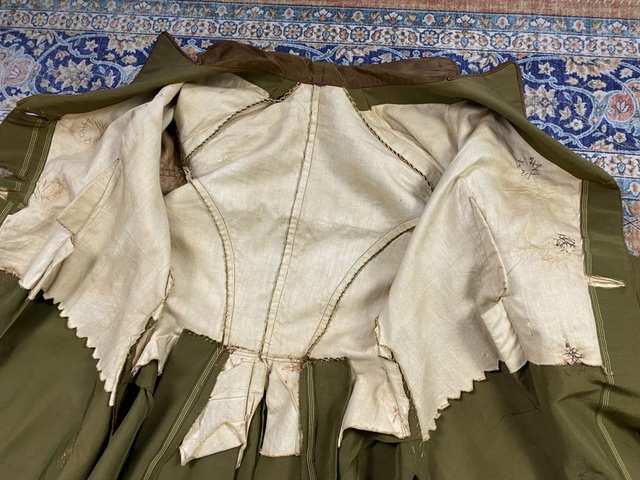 31 antique travel dress 1869