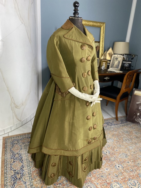 8 antique travel dress 1869