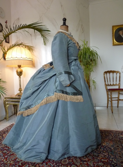 9 antique reception gown 1865