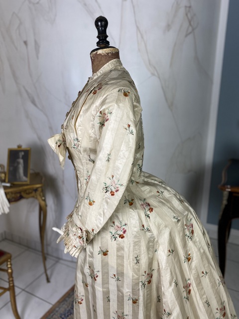 11 antique boudoir gown 1870