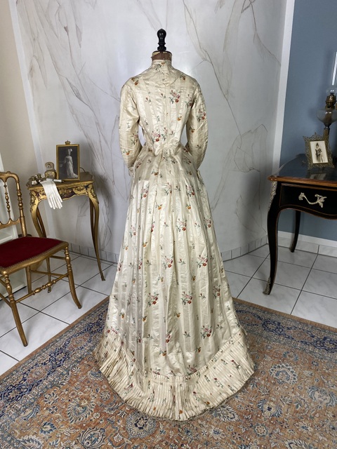 14 antique boudoir gown 1870