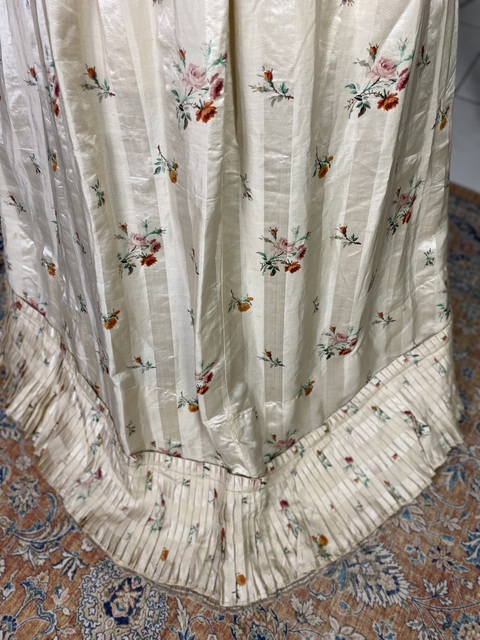 17 antique boudoir gown 1870