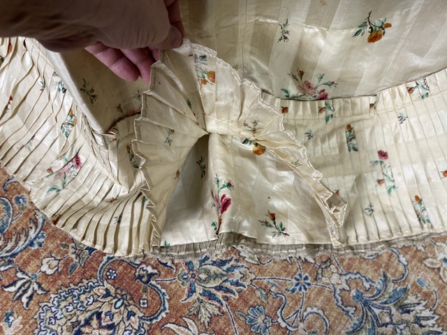 18 antique boudoir gown 1870