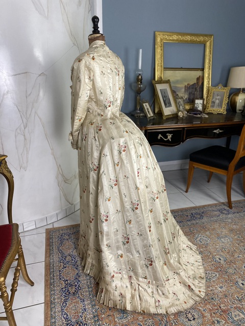 19 antique boudoir gown 1870