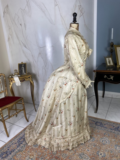 20 antique boudoir gown 1870