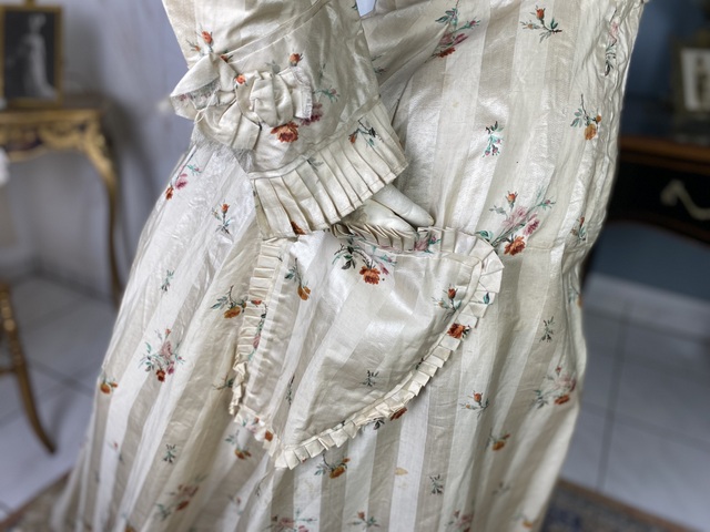 22 antique boudoir gown 1870