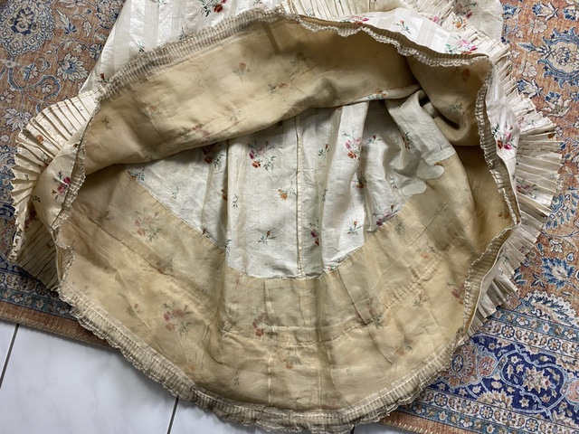 25 antique boudoir gown 1870