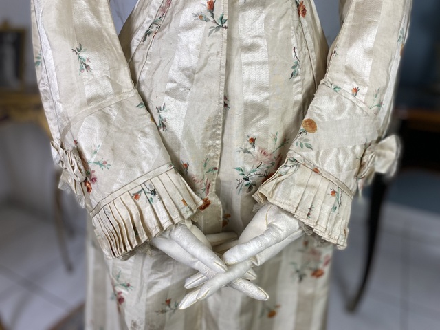 5 antique boudoir gown 1870