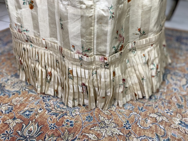 6 antique boudoir gown 1870