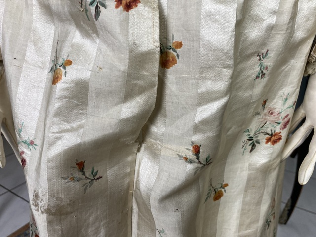 8 antique boudoir gown 1870