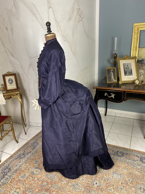 10 antique travel bustle dress 1875