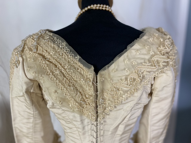 21 antique wedding dress 1878