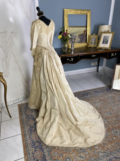 25 antique wedding dress 1878