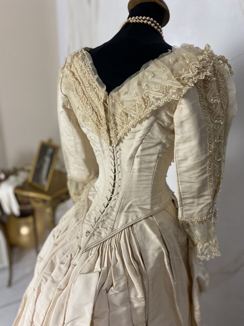 26 antique wedding dress 1878