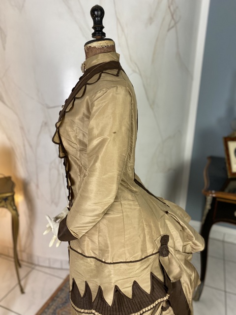 11 antique travel dress 1879