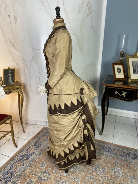 13 antique travel dress 1879