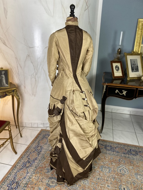 18 antique travel dress 1879