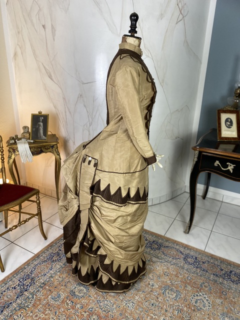19 antique travel dress 1879