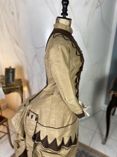 20 antique travel dress 1879