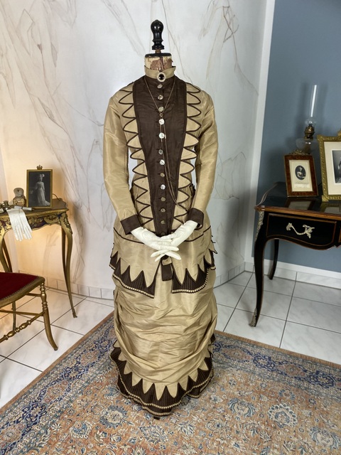 8 antique travel dress 1879