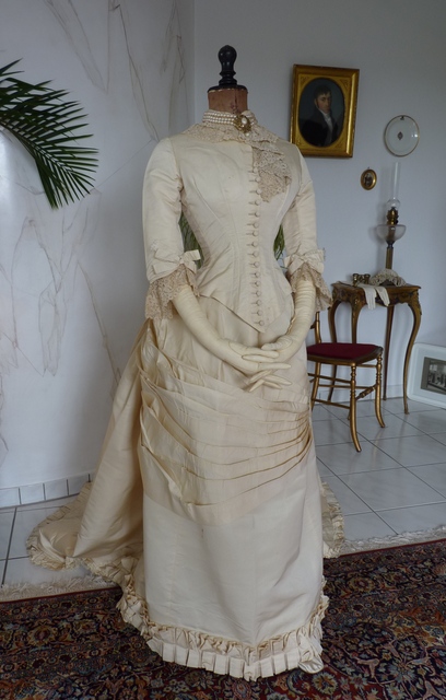16 antikes Hochzeitskleid 1874