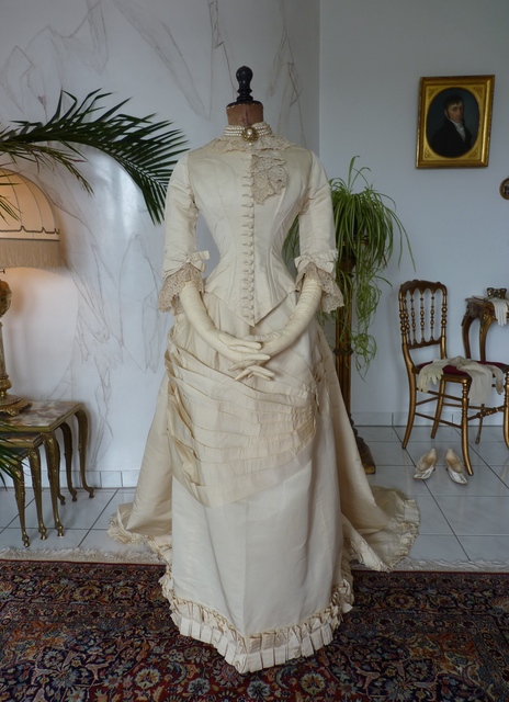 17 antikes Hochzeitskleid 1874