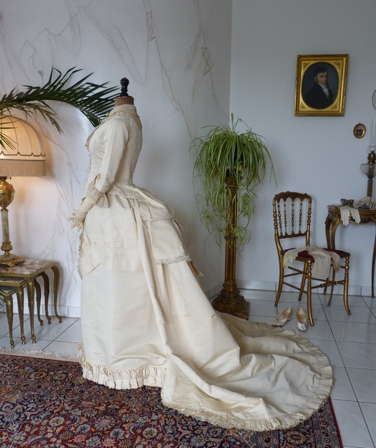 18 antikes Hochzeitskleid 1874