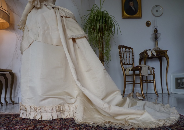 24 antique wedding gown 1874