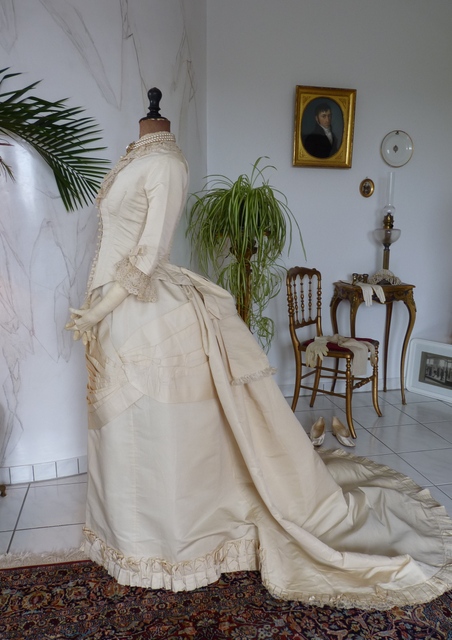 28 antique wedding gown 1874