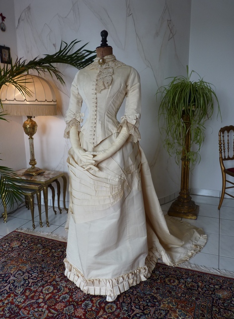 2 antikes Hochzeitskleid 1874