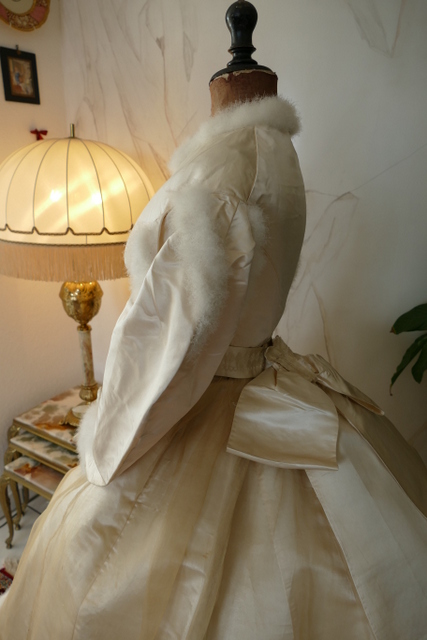 17 antique wedding dress 1876