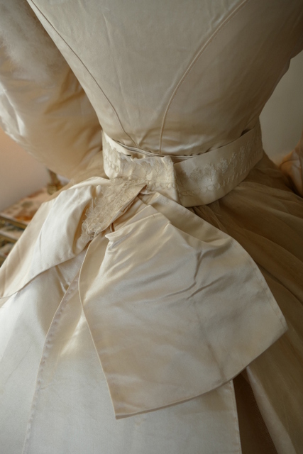 26 antique wedding dress 1876