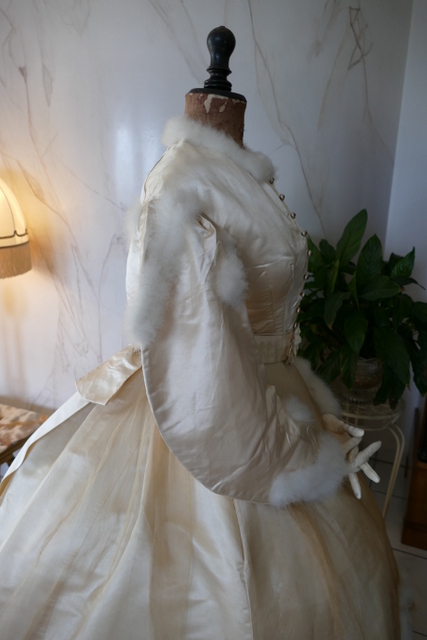 33 antique wedding dress 1876