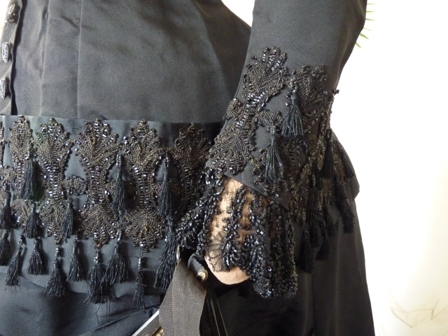 22 antique mourning dress 1879