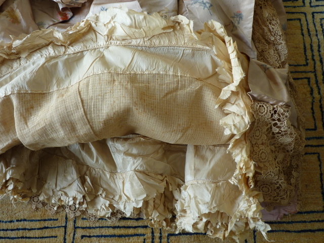 109 antique Ball gown 1880