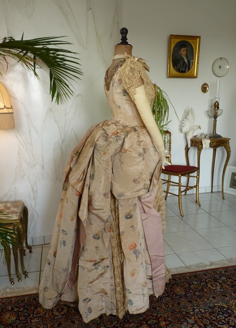 45 robe ancienne 1880