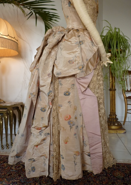 47 robe ancienne 1880