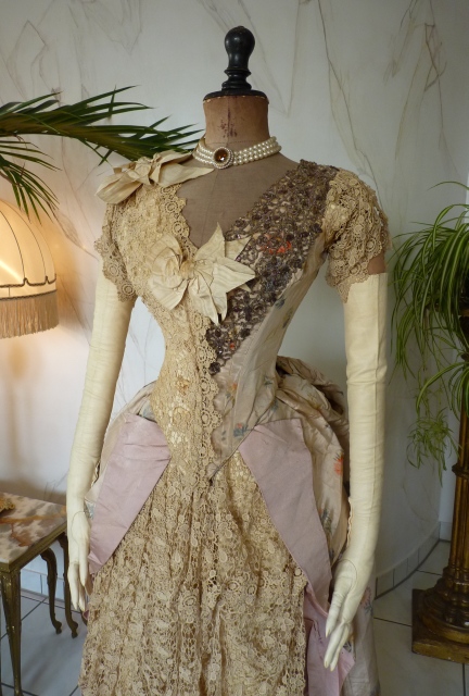 50 robe ancienne 1880