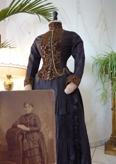 18 antikes Kleid 1880